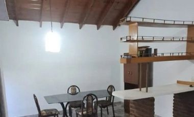 CASA AMPLIA, COCHERA, PARQUE Y DEPENDENCIA