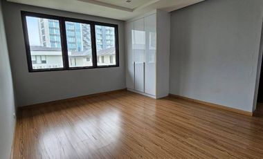 FOR LEASE: 4-Bedroom Single-Family House in Mckinley West, Taguig City