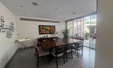 VENDO HERMOSA CASA EN LA URB. 