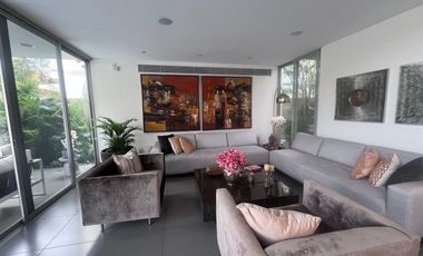 VENDO HERMOSA CASA EN LA URB. 