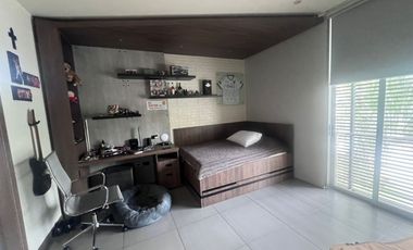 VENDO HERMOSA CASA EN LA URB. 