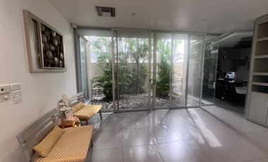 VENDO HERMOSA CASA EN LA URB. 