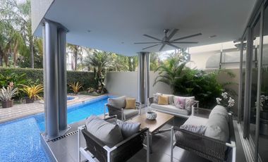 VENDO HERMOSA CASA EN LA URB. 