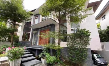 450 sqm Designer-Style Residence with Luxury Upgrades For Sale in Paseo de Magallanes near Forbes, Dasma Village, Urdaneta Village