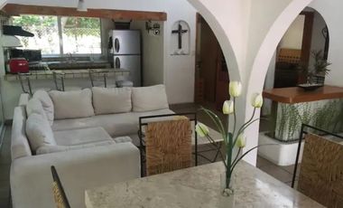 VENTA DE BONITA CASA EN PRIVADA