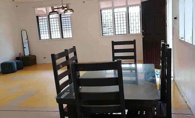 A Three-storey house located in a peaceful & quiet neighborhood not far from City Hall, the City Market, and the rest of the Central Business District.