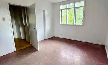 A Three-storey house located in a peaceful & quiet neighborhood not far from City Hall, the City Market, and the rest of the Central Business District.