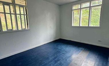 A Three-storey house located in a peaceful & quiet neighborhood not far from City Hall, the City Market, and the rest of the Central Business District.