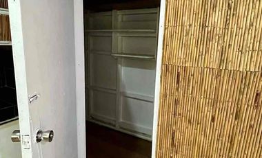 A Three-storey house located in a peaceful & quiet neighborhood not far from City Hall, the City Market, and the rest of the Central Business District.