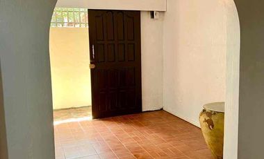 A Three-storey house located in a peaceful & quiet neighborhood not far from City Hall, the City Market, and the rest of the Central Business District.