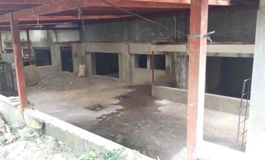 A Three-storey house located in a peaceful & quiet neighborhood not far from City Hall, the City Market, and the rest of the Central Business District.