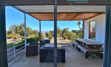 SINCRÓNICA PROPIEDADES ARRIENDA GRAN PARCELA CON DOS CASAS EN SAN FRANCISCO DE TUNQUÉN