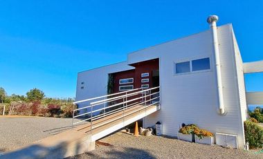 SINCRÓNICA PROPIEDADES ARRIENDA GRAN PARCELA CON DOS CASAS EN SAN FRANCISCO DE TUNQUÉN