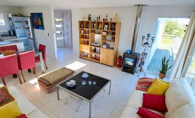 SINCRÓNICA PROPIEDADES ARRIENDA GRAN PARCELA CON DOS CASAS EN SAN FRANCISCO DE TUNQUÉN