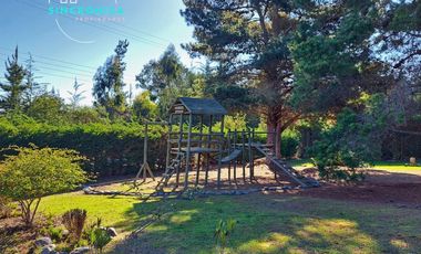 SINCRÓNICA PROPIEDADES ARRIENDA GRAN PARCELA CON DOS CASAS EN SAN FRANCISCO DE TUNQUÉN