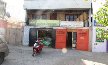 Propiedad con locales comerciales en Av. Mapocho, Quinta Normal