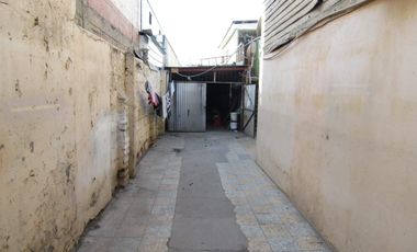 Propiedad con locales comerciales en Av. Mapocho, Quinta Normal