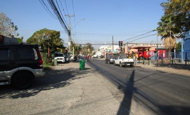 Propiedad con locales comerciales en Av. Mapocho, Quinta Normal