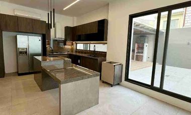 ESPECTACULAR CASA DE ALQUILER  EN URB.PORTOFINO