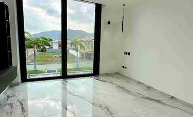 ESPECTACULAR CASA DE ALQUILER  EN URB.PORTOFINO