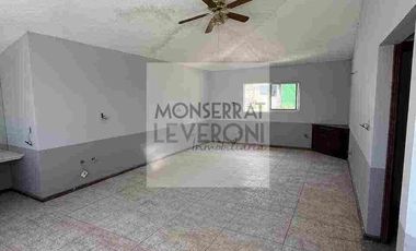 Se Vende Gran Casa con Jardín con recámaras en planta baja. En Villas de Irapuato.