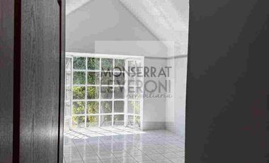 Se Vende Gran Casa con Jardín con recámaras en planta baja. En Villas de Irapuato.
