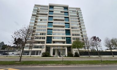 Gastón Hamel, Cómodo departamento