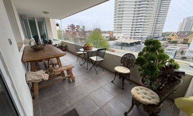 Gastón Hamel, Cómodo departamento