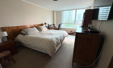 Gastón Hamel, Cómodo departamento