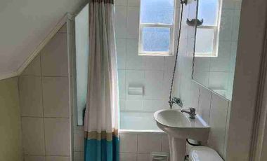 Se vende hermosa casa completamente remodelada, ubicada en uno de los barrios más tranquilos y familiares de Valdivia: Parque Torreones.