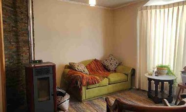 Se vende hermosa casa completamente remodelada, ubicada en uno de los barrios más tranquilos y familiares de Valdivia: Parque Torreones.