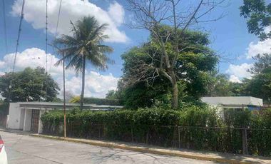 RENTO o VENDO amplia propiedad con jardín, excelente ubicación.