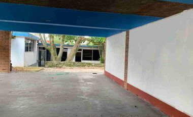 RENTO o VENDO amplia propiedad con jardín, excelente ubicación.