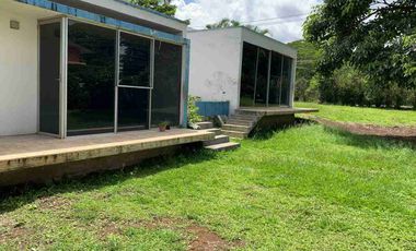 RENTO o VENDO amplia propiedad con jardín, excelente ubicación.