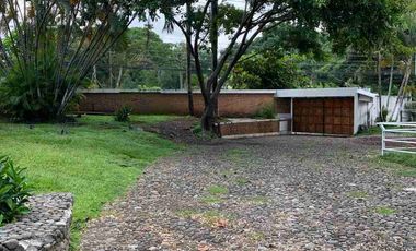 RENTO o VENDO amplia propiedad con jardín, excelente ubicación.