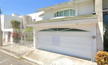 HERMOSA CASA EN VENTA POR MEDIO DE REMATE BANCARIO EN LA CIUDAD DE VERACRUZ.