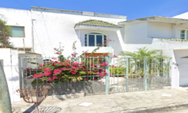 HERMOSA CASA EN VENTA POR MEDIO DE REMATE BANCARIO EN LA CIUDAD DE VERACRUZ.