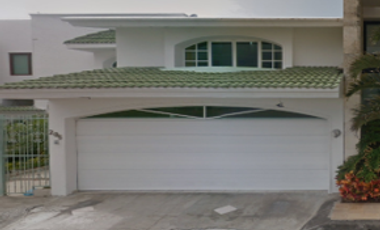 HERMOSA CASA EN VENTA POR MEDIO DE REMATE BANCARIO EN LA CIUDAD DE VERACRUZ.