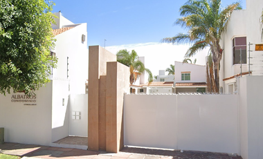 Casa En Venta, De Recuperación Bancaria, En Valle Real, Aguascalientes - Ayrt*