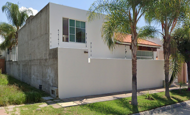 Casa En Venta, De Recuperación Bancaria, En Valle Real, Aguascalientes - Ayrt*