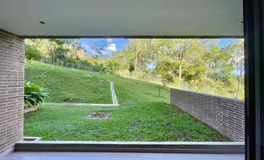 vendo Apto con jardín en Poblado Palmas