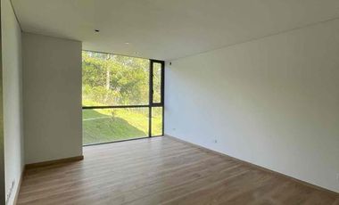 vendo Apto con jardín en Poblado Palmas