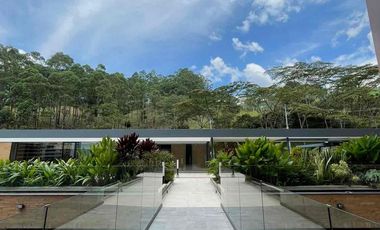 vendo Apto con jardín en Poblado Palmas