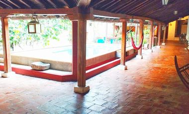 CÓD. 1259. CASA COLONIAL REMODELADA A LA VENTA EN EL CENTRO DE MOMPÓX.