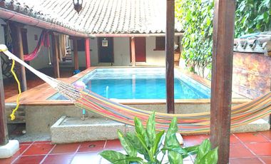 CÓD. 1259. CASA COLONIAL REMODELADA A LA VENTA EN EL CENTRO DE MOMPÓX.