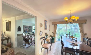 Se vende casa en condominio de Sagrada Familia, 5 piezas 4 baños, piscina, Curicó