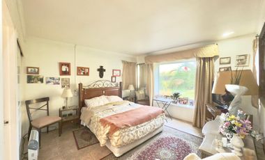 Se vende casa en condominio de Sagrada Familia, 5 piezas 4 baños, piscina, Curicó