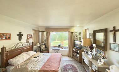 Se vende casa en condominio de Sagrada Familia, 5 piezas 4 baños, piscina, Curicó