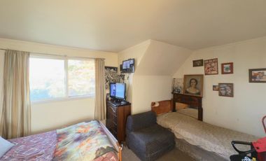 Se vende casa en condominio de Sagrada Familia, 5 piezas 4 baños, piscina, Curicó