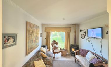 Se vende casa en condominio de Sagrada Familia, 5 piezas 4 baños, piscina, Curicó